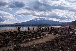 火箭官推海报庆祝！申京成为历史两千分一千板五百助最年轻中锋